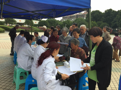 昆山虹桥医院携手中华园社区举办大型义诊活动 爱在深秋，共筑健康家园