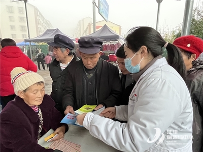 四屏镇卫生院开展防治麻风病健康教育讲座与健康咨询活动