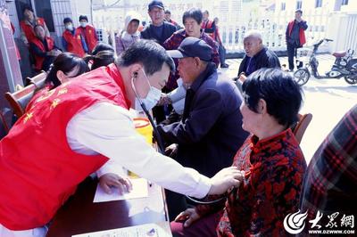 家门口的健康义诊 居民“看病”真方便，健康咨询零距离
